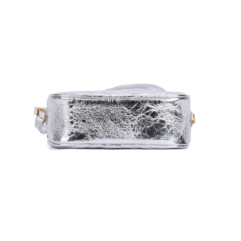 Bolsa Pequena Metalizada Crinkle Prata Alça Transversal - vista 6 de 7