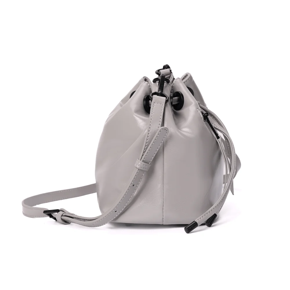 Bolsa Bucket Soft Cinza Alça Transversal - vista 4 de 7