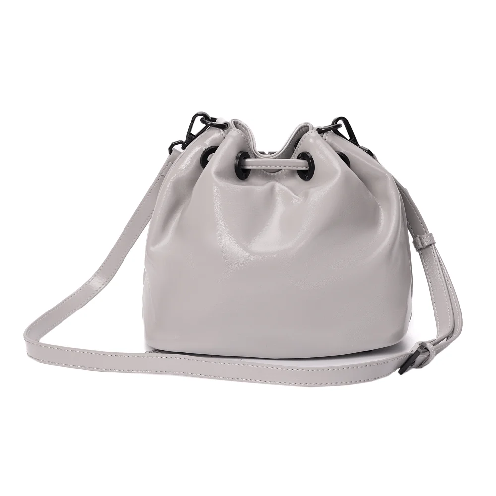 Bolsa Bucket Soft Cinza Alça Transversal - vista 5 de 7