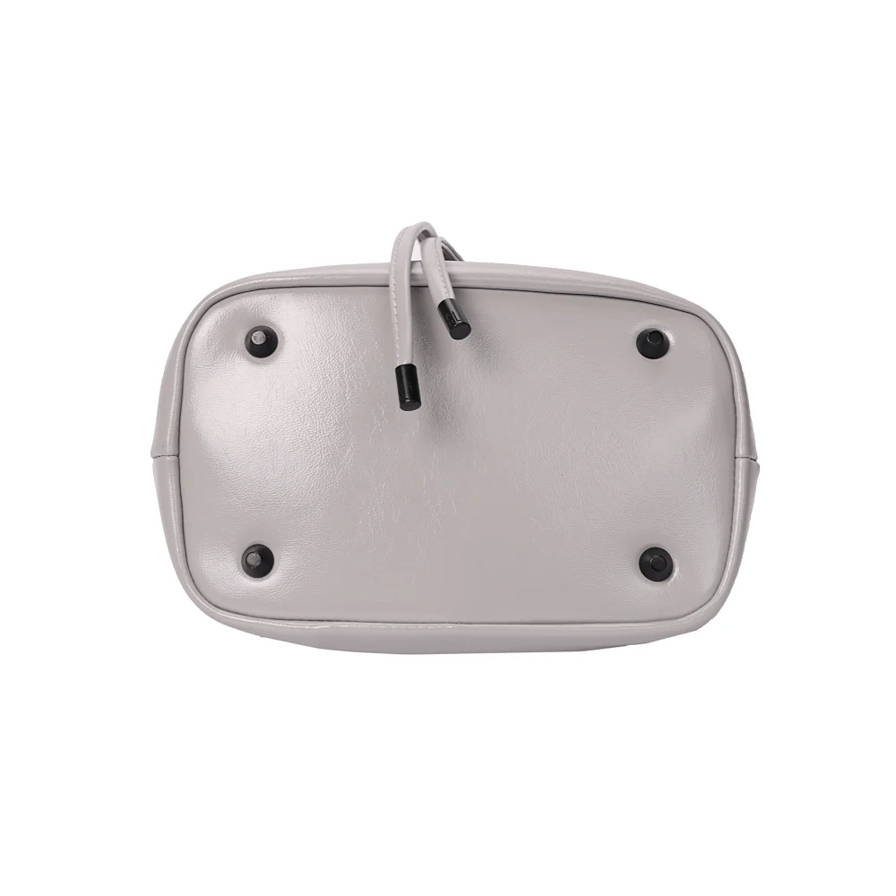 Bolsa Bucket Soft Cinza Alça Transversal - vista 6 de 7