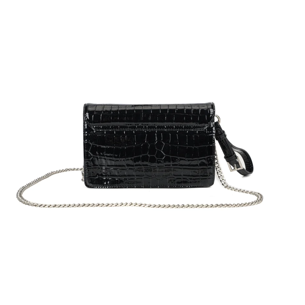 Bolsa Pequena Material Croco Preta Alça Transversal - vista 4 de 5