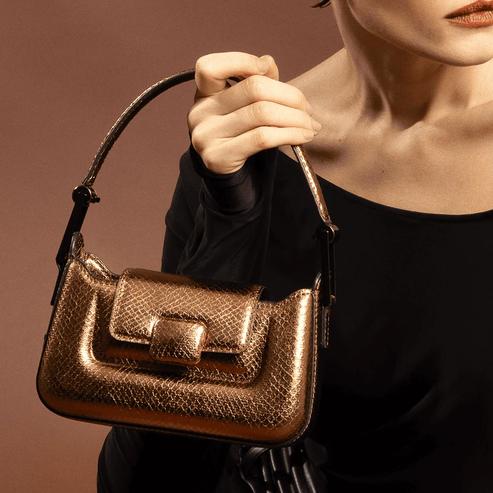 Bolsa Pequena Metalizada Bronze Alça Dupla - vista 1 de 7