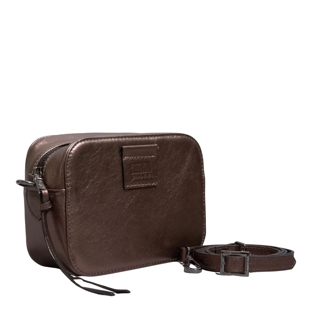 Bolsa Pequena Couro Metalizado Cinza Grafite Alça Transversal - vista 2 de 3