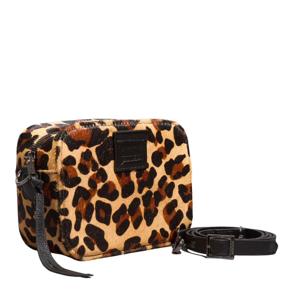 Bolsa Pequena Couro Estampa Animal Print Onça Alça Transversal - vista 2 de 3