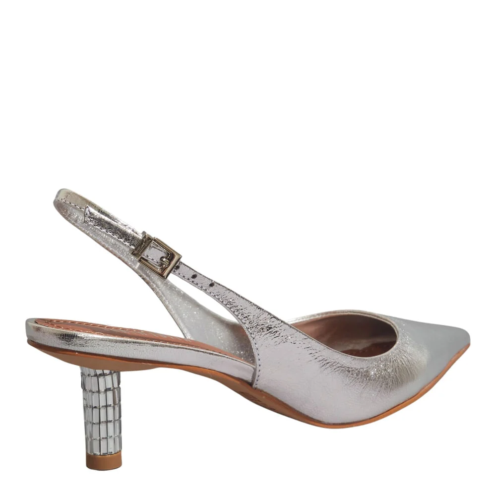 Scarpin Bico Fino Couro Metalizado Prata Salto Espelho - vista 3 de 5