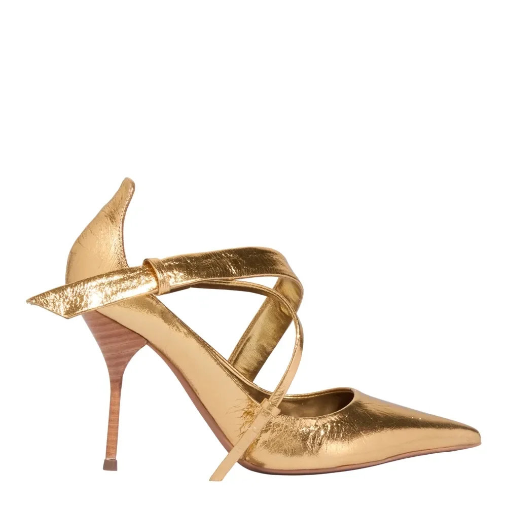Scarpin Couro Metalizado Dourado Bico Fino Salto Agulha - vista 3 de 5