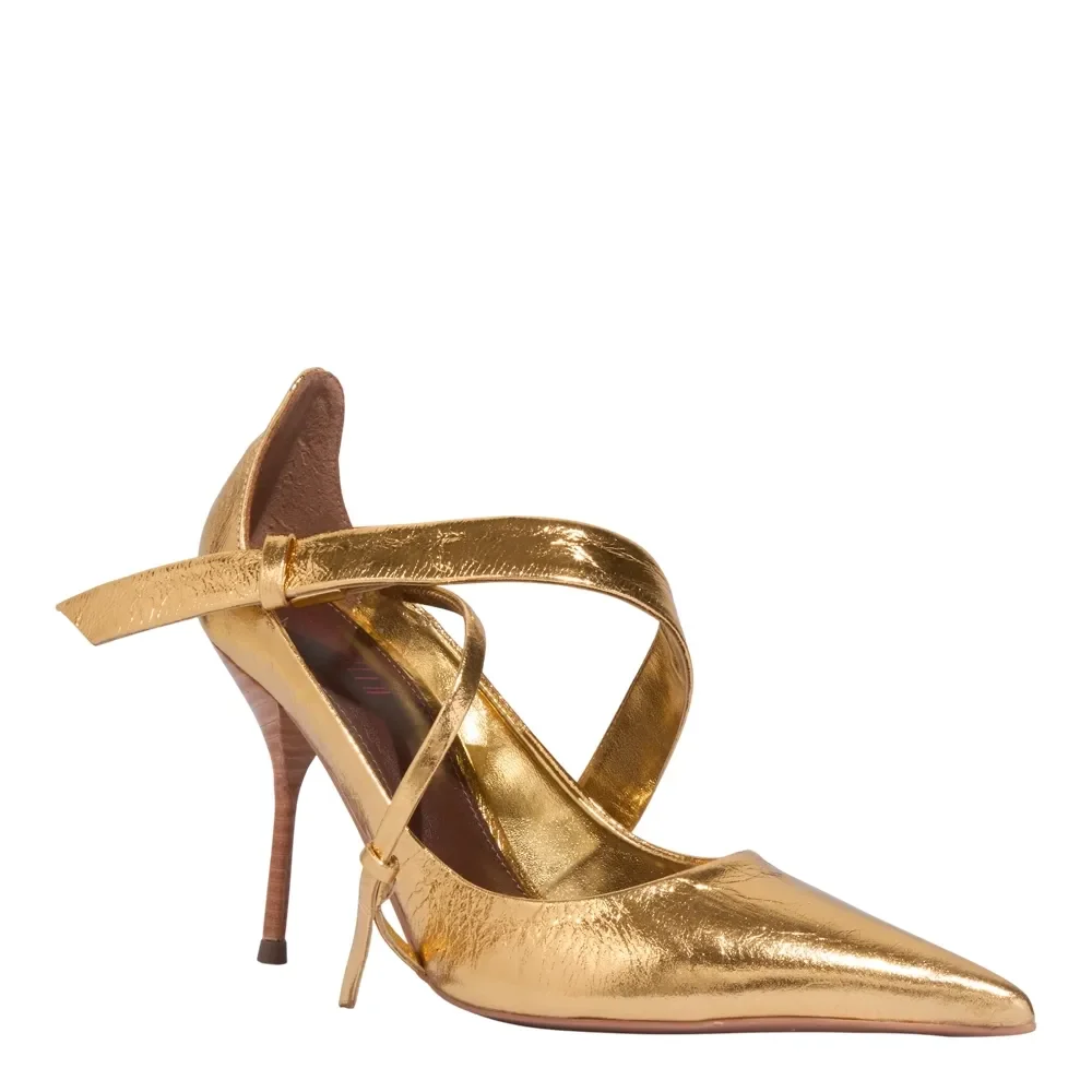 Scarpin Couro Metalizado Dourado Bico Fino Salto Agulha - vista 4 de 5