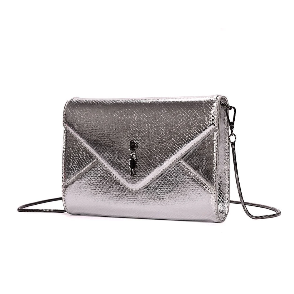 Bolsa Clutch Envelope Metalizada Transversal Prata - vista 3 de 7