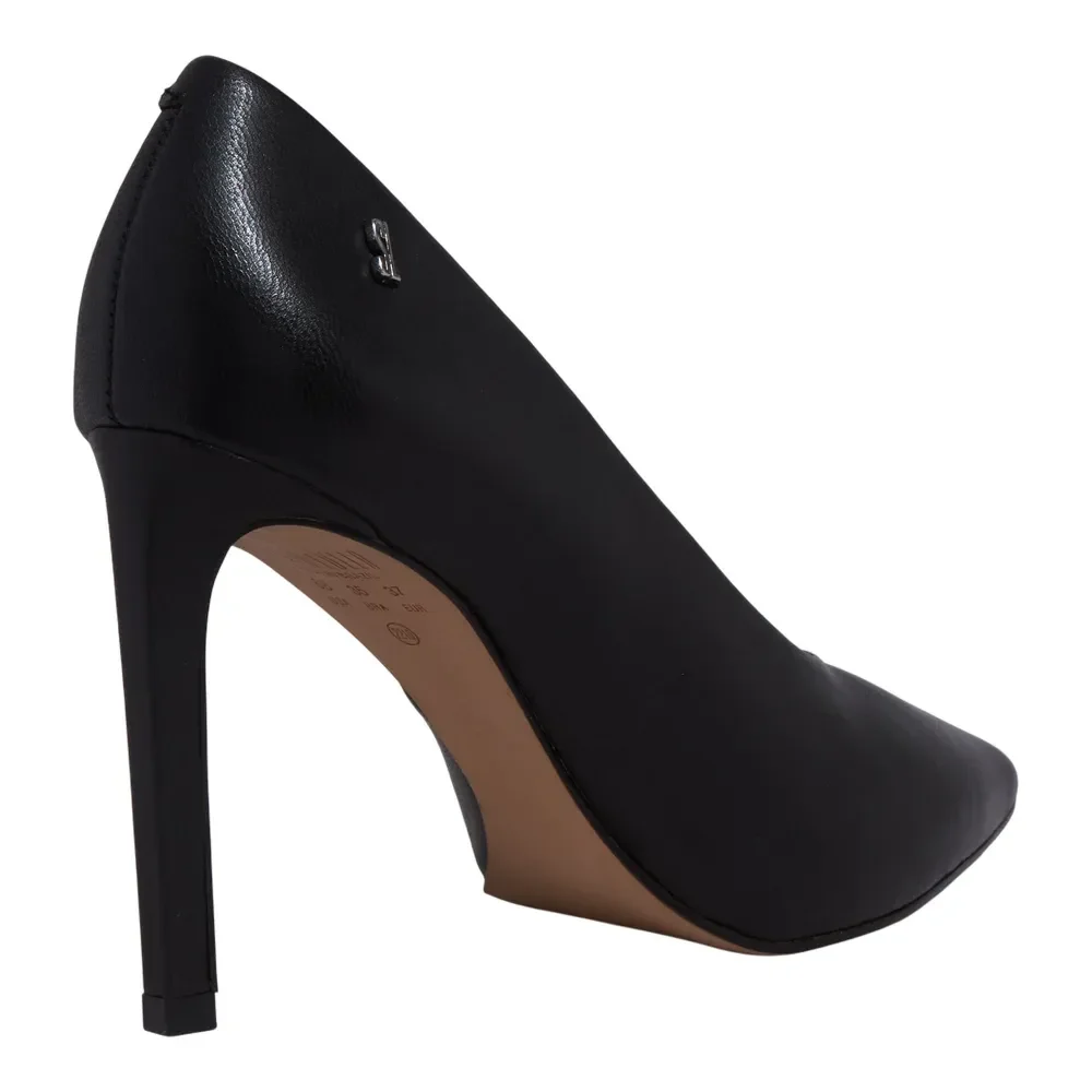 Scarpin Couro Pelica Soft Preto Bico Fino Salto Alto - vista 3 de 3