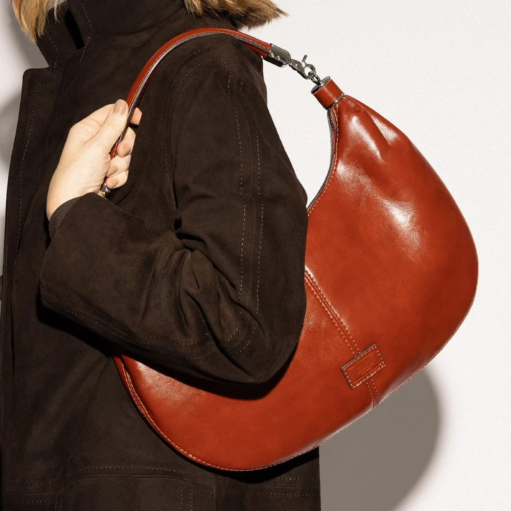 Bolsa Meia Lua Material Rustico Marrom Terracota Alça De Ombro - vista 1 de 4