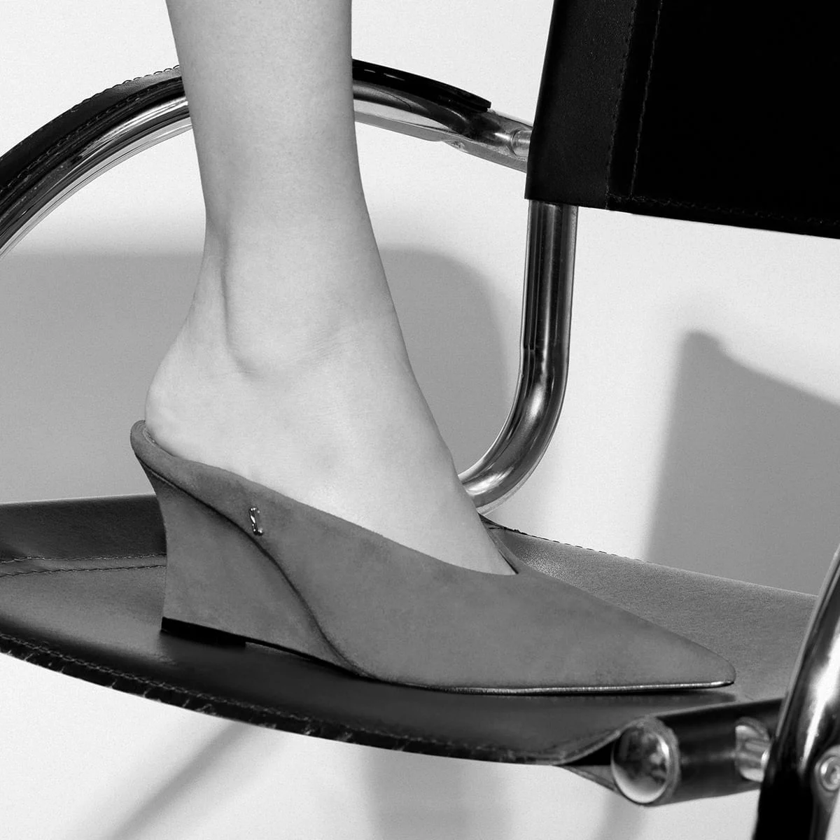 Scarpin Mule Couro Camurça Anabela Roxo - vista 4 de 5