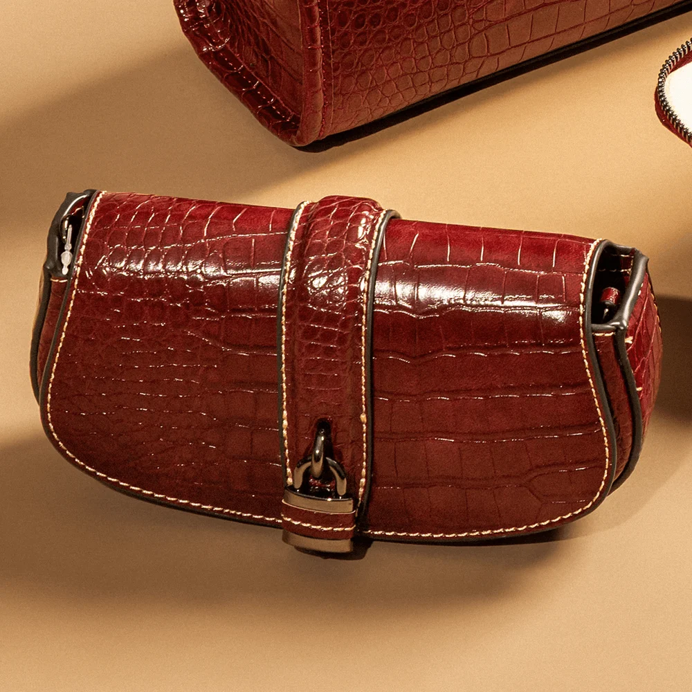 Bolsa Croco Pequena Transversal Roxo Berry Cadeado - vista 1 de 4