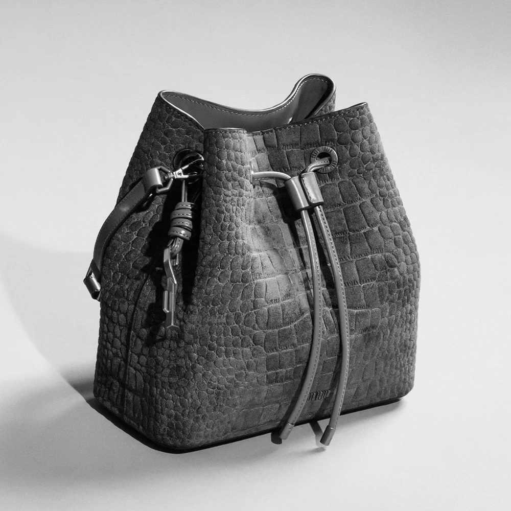 Bolsa Bucket Média Nobuck Croco Marrom Dark - vista 4 de 9