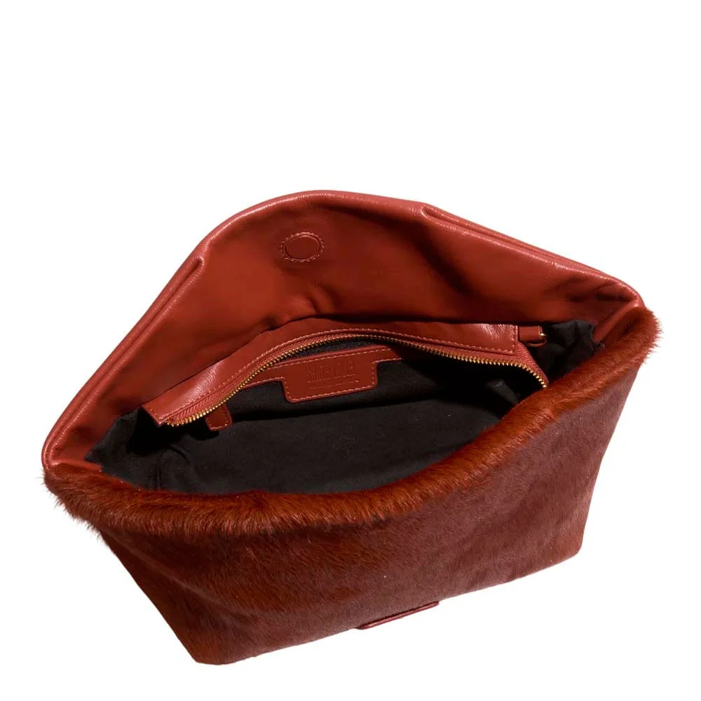 Bolsa Média Couro Pelo Liso Marrom Terracota Alça Transversal - vista 3 de 3