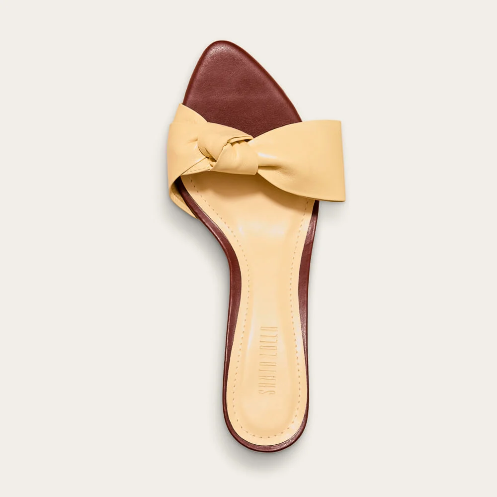 Tamanco Mule Laço Couro Confort Salto Fino Amarelo Buttercream - vista 3 de 3