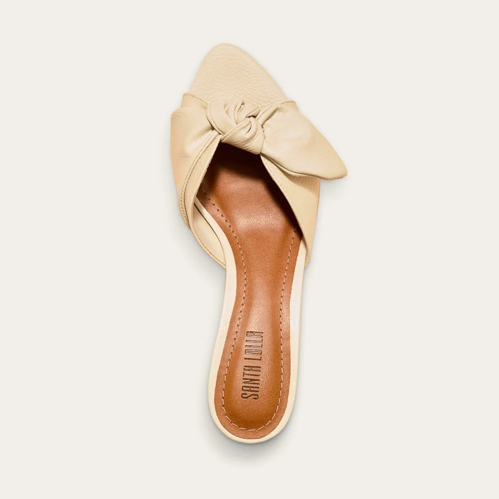 Tamanco Mule Laço Verniz Salto Fino Baixo Off White - vista 3 de 3