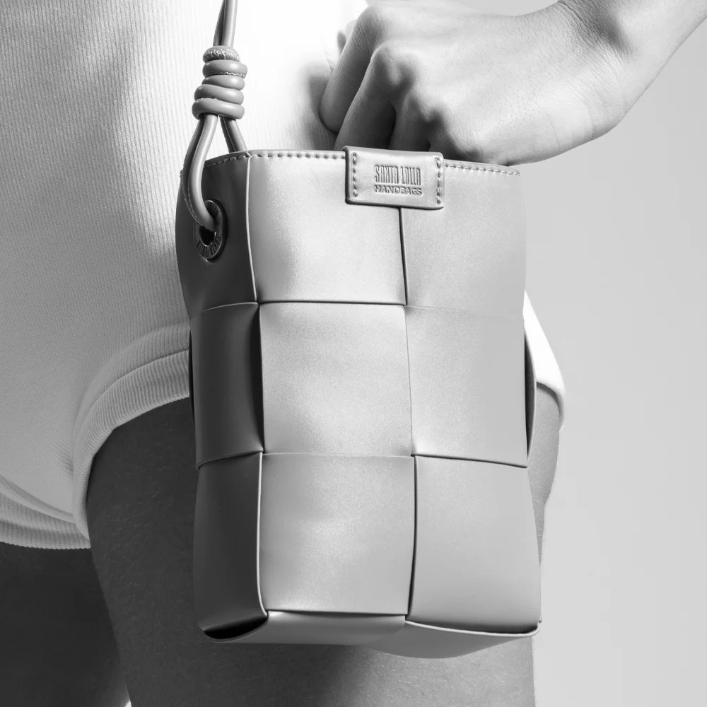 Bolsa Porta Celular Soft Transversal Cinza Fog - vista 8 de 8