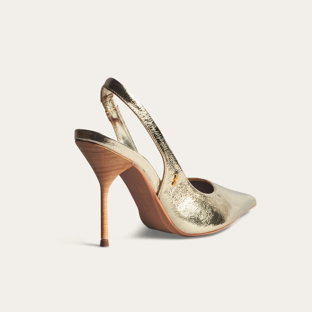 Scarpin Slingback Couro Metalizado Salto Agulha Dourado - vista 2 de 3
