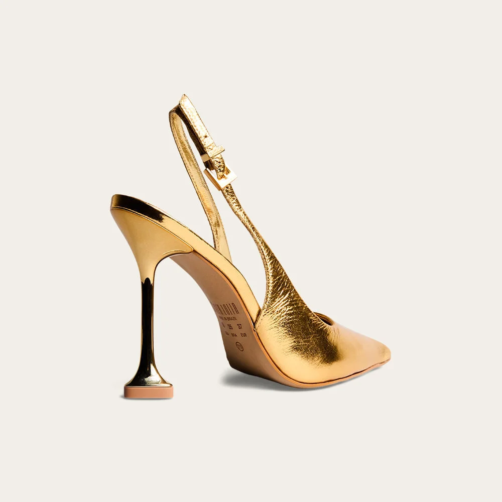 Scarpin Slingback Couro Metalizado Salto Alto Dourado - vista 2 de 3