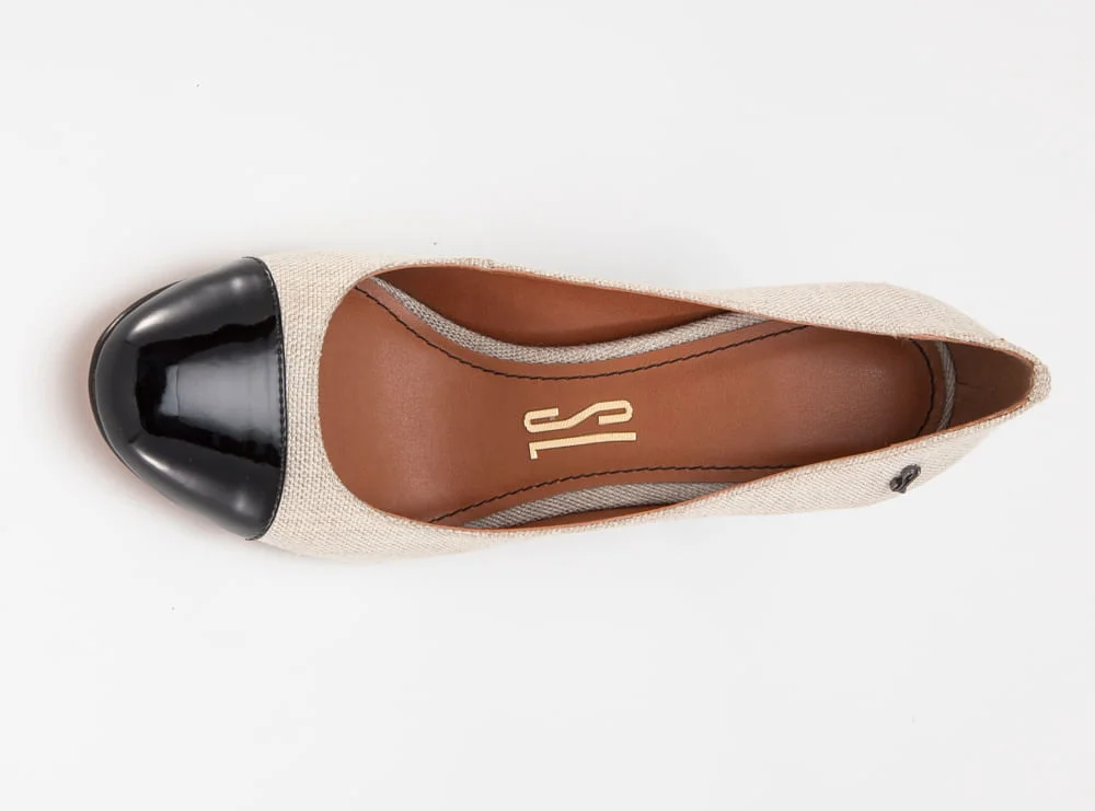 Scarpin Antalia Off White e Preto - vista 2 de 2
