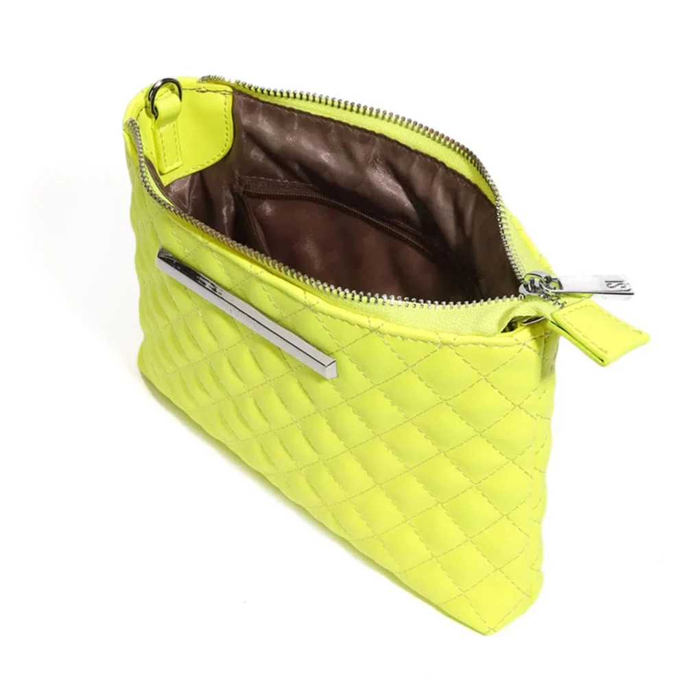 Bolsa Pequena Verde Limão Matelassê Transversal - vista 3 de 4