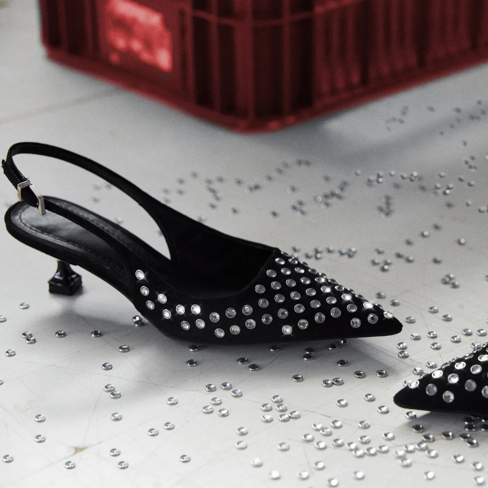 Scarpin Slingback Preto Camurça Salto Taça - vista 4 de 5
