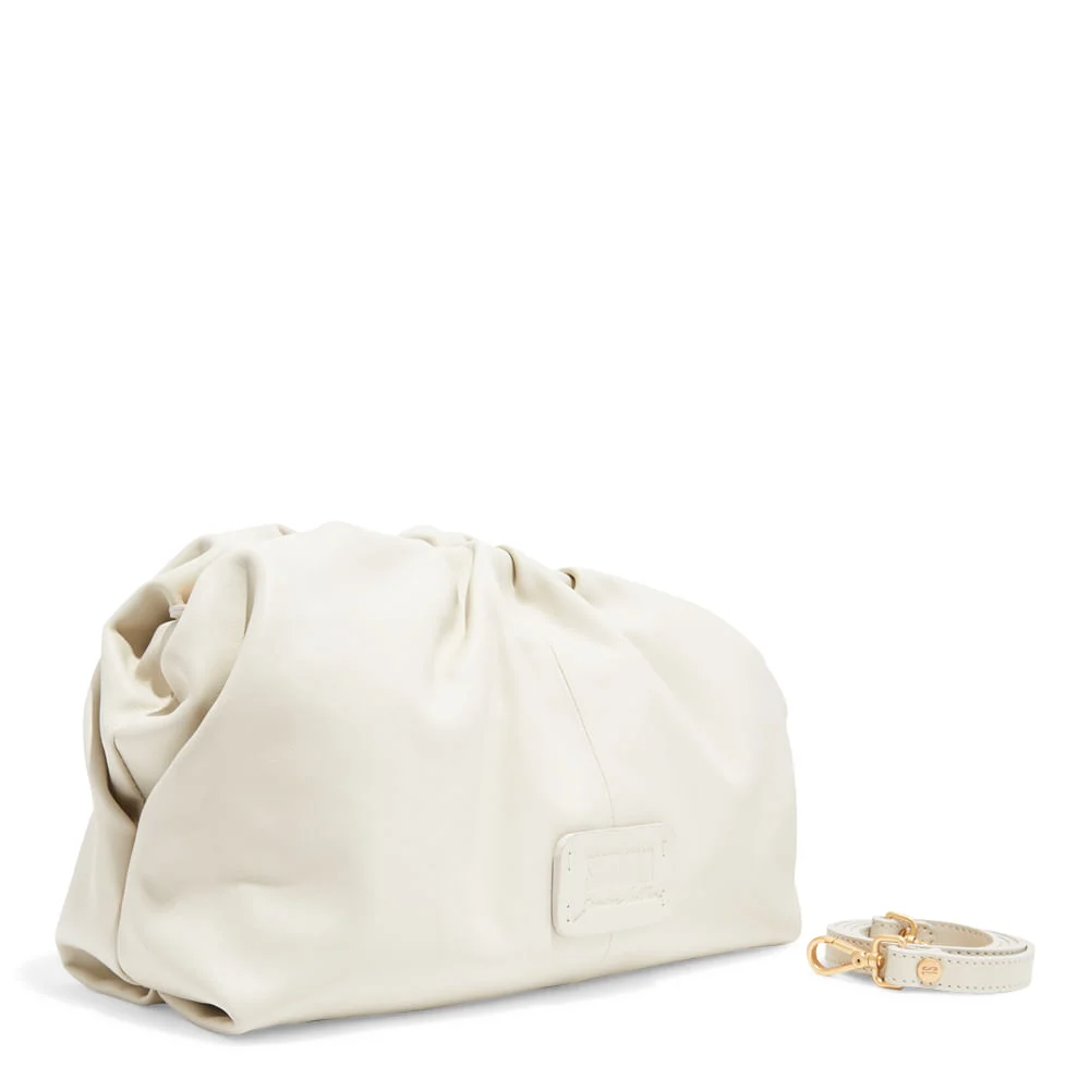 Bolsa Pouch Couro Soft Franzido Off White Transversal - vista 2 de 3